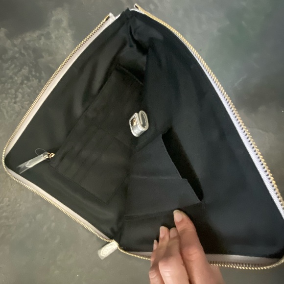 Urban Expressions Metallic Pouch SET - Picture 7 of 15